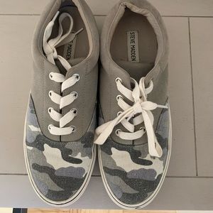 Steve Madden Canvas Sneakers Size 9